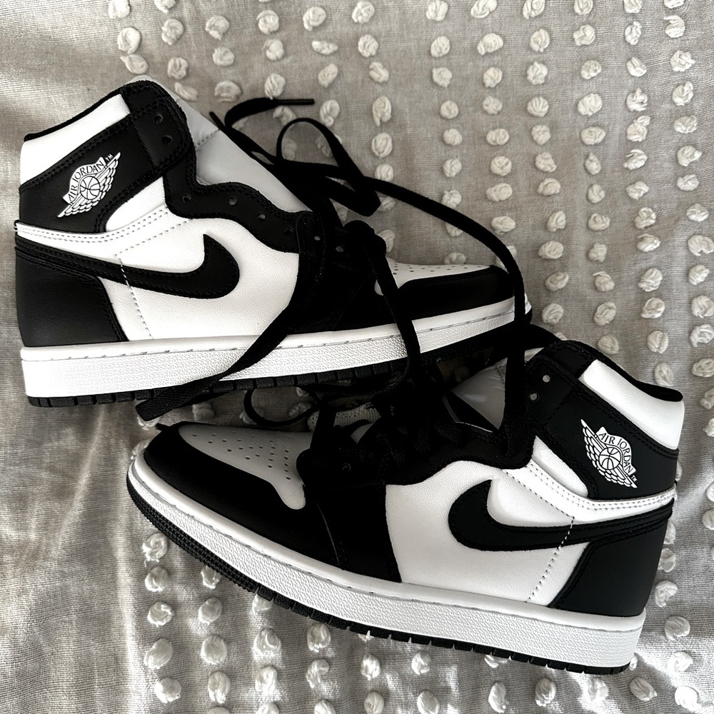 Air Jordan men’s 5.5/ women’s 6.5/7